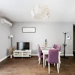 Lubicz Urban Haven Apartment